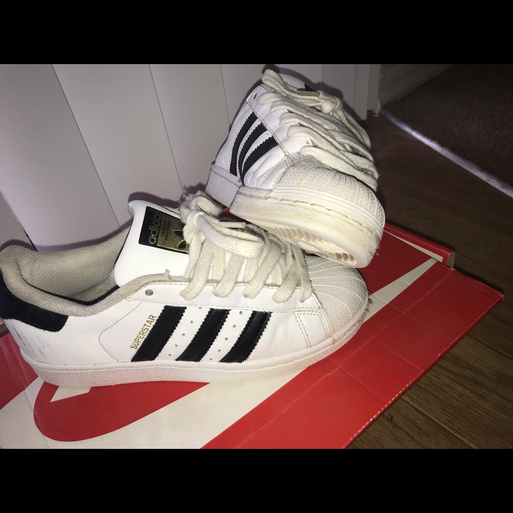 Adidas superstar size 4